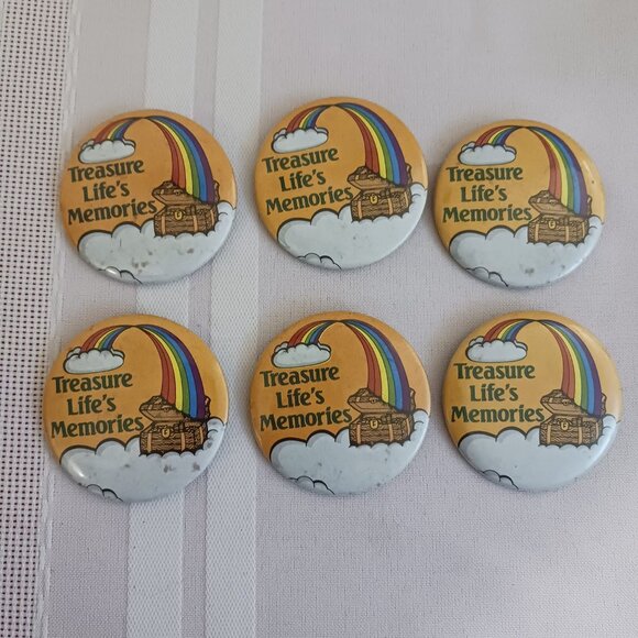 Bag of 10 Treasure Life's Memories Pinback Buttons - Picture 1 of 10